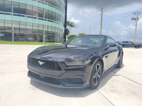 Used 2025 Ford Mustang Premium RWD image 4