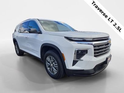 Used 2025 Chevrolet Traverse LT