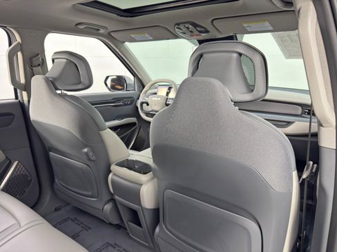 Used 2024 Kia EV9 Wind image 37