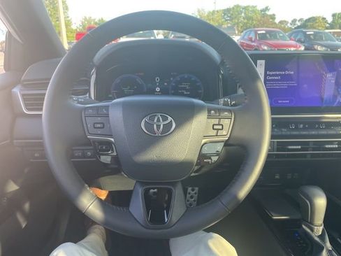Used 2025 Toyota Camry XSE FWD image 16