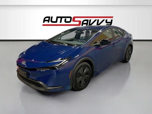 Used 2024 Toyota Prius LE AWD/4WD image 3