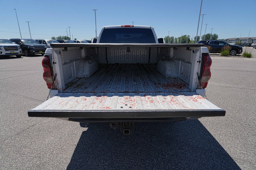 Used 2006 Chevrolet Silverado 2500 W/T w/ Heavy-Duty Power Package AWD/4WD image 12
