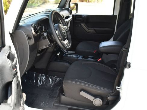 Used 2018 Jeep Wrangler Sport AWD/4WD image 14