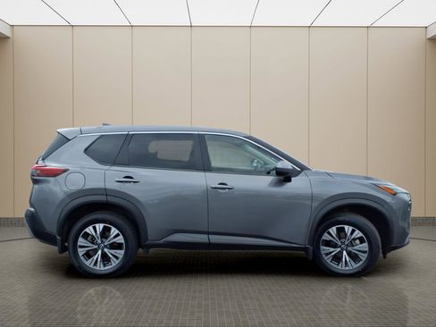 Used 2023 Nissan Rogue SV image 5