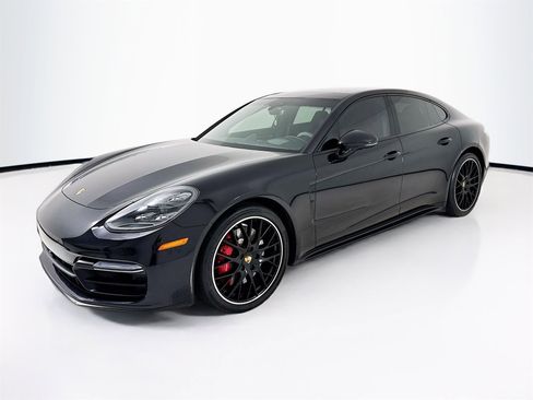Used 2020 Porsche Panamera GTS image 3