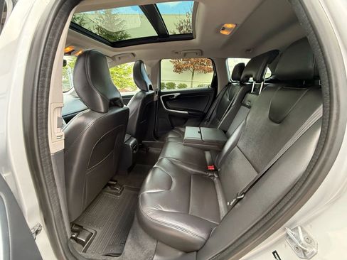 Used 2016 Volvo XC60 T5 Premier w/ Proximity Package image 26