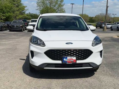 Used 2020 Ford Escape SE image 3