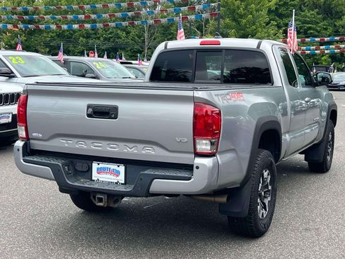 Used 2016 Toyota Tacoma TRD Off-Road w/ Premium & Technology Package AWD/4WD image 4