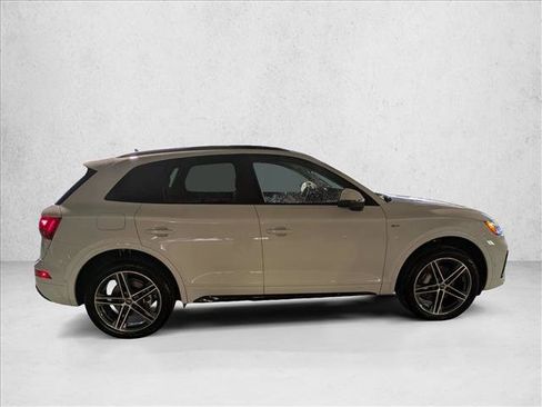 Used 2023 Audi Q5 e Prestige w/ Prestige Package image 4