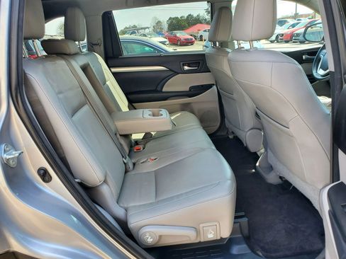 Used 2016 Toyota Highlander XLE image 30
