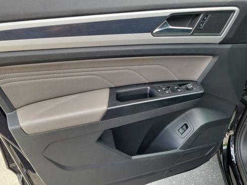 Used 2021 Volkswagen Atlas Cross Sport SE w/ Panoramic Sunroof Package FWD image 15