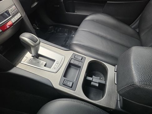 Used 2011 Subaru Outback 3.6R Limited image 23
