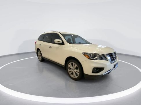 Used 2019 Nissan Pathfinder SL w/ SL Premium Package image 2