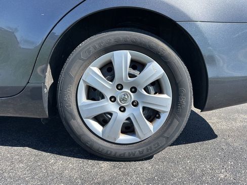 Used 2011 Toyota Camry LE image 5