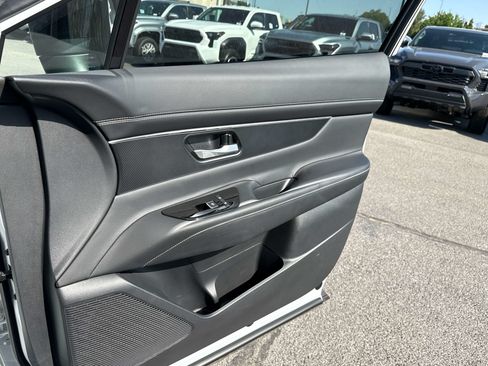 Used 2025 Nissan Murano SV AWD/4WD image 19