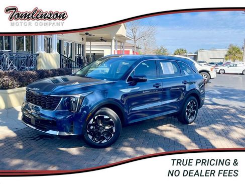 Used 2025 Kia Sorento S image 1