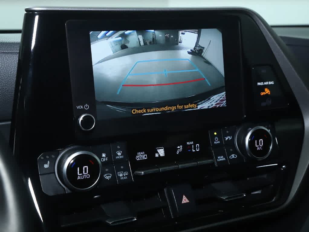 Used 2024 Toyota Highlander XLE AWD/4WD image 36