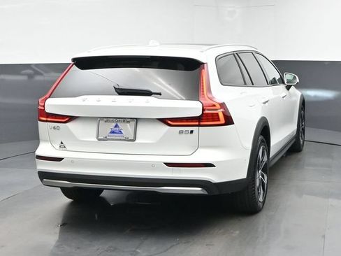 Used 2025 Volvo V60 B5 Cross Country Plus AWD/4WD image 8