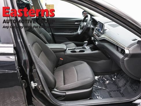 Used 2025 Nissan Altima 2.5 SV FWD image 22
