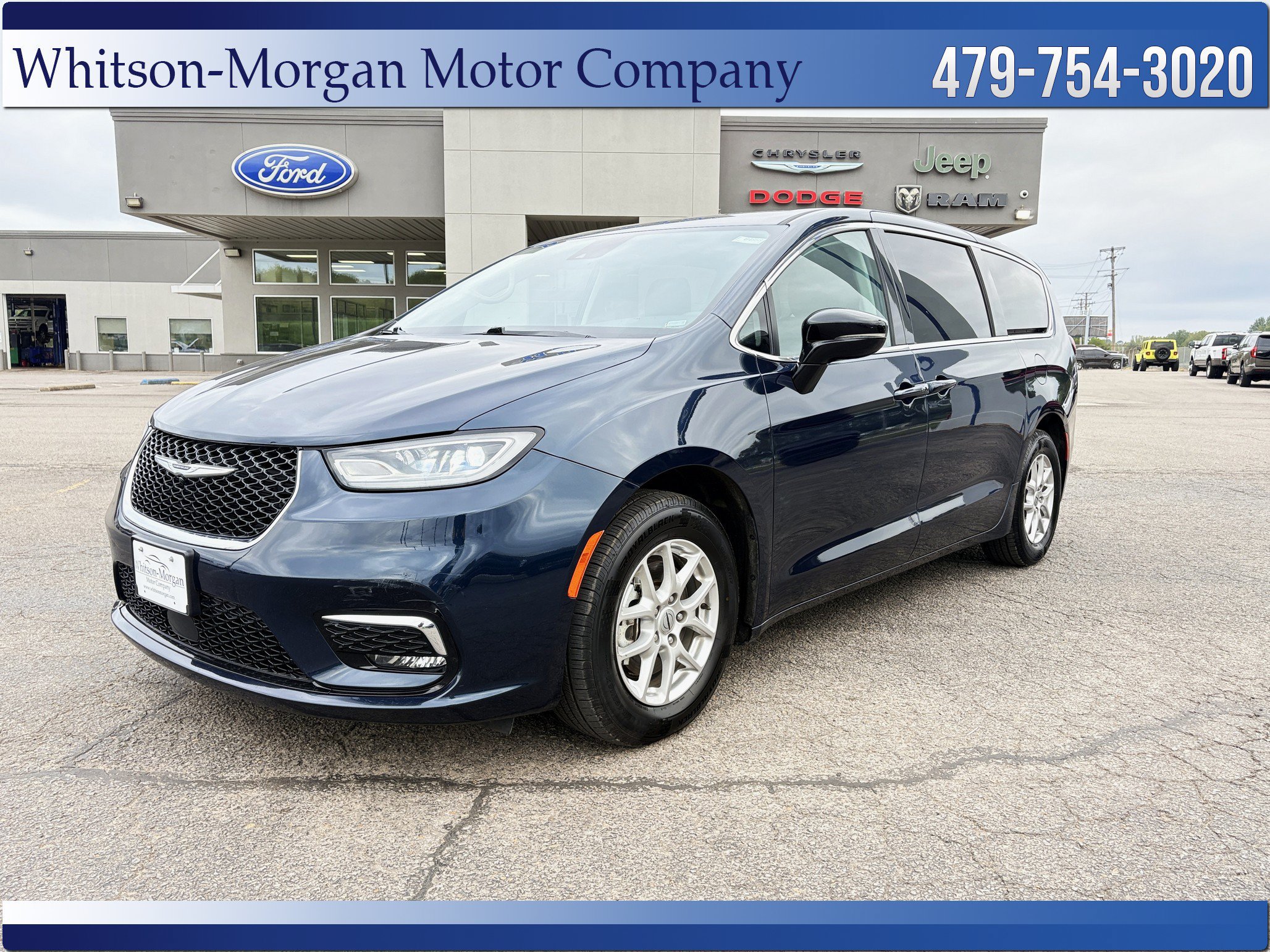 Used 2024 Chrysler Pacifica Touring-L FWD image 1