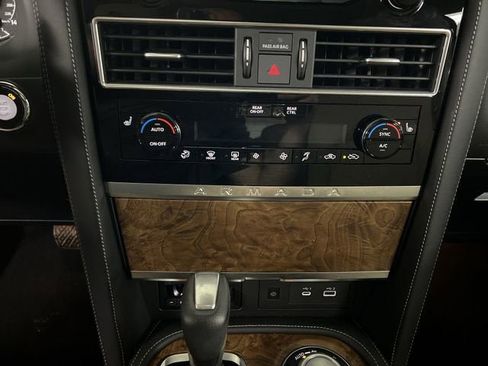 Used 2024 Nissan Armada SL w/ Captain's Chairs Package AWD/4WD image 18