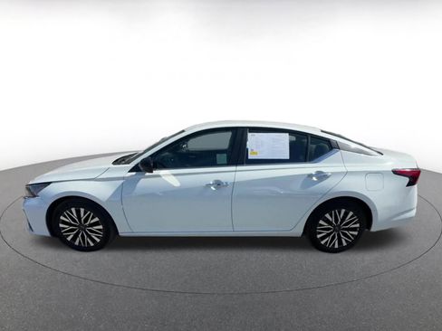 Used 2025 Nissan Altima 2.5 SV image 9