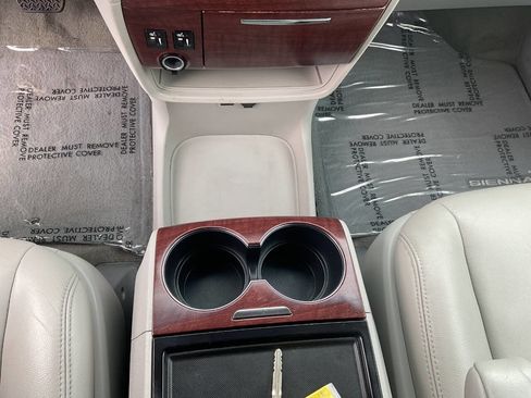 Used 2012 Toyota Sienna XLE image 22