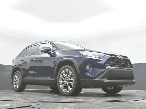 Used 2019 Toyota RAV4 XLE Premium FWD image 27