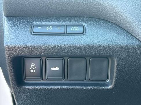 Used 2014 Nissan Altima 2.5 SV FWD image 16