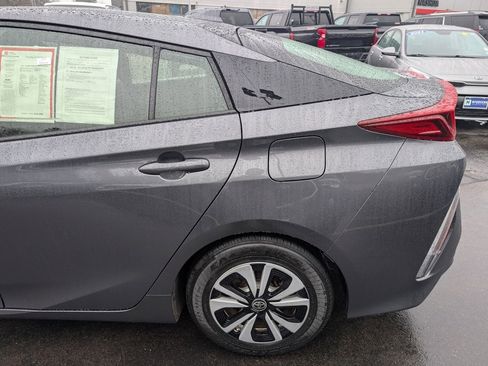 Certified 2017 Toyota Prius Prime Premium image 4