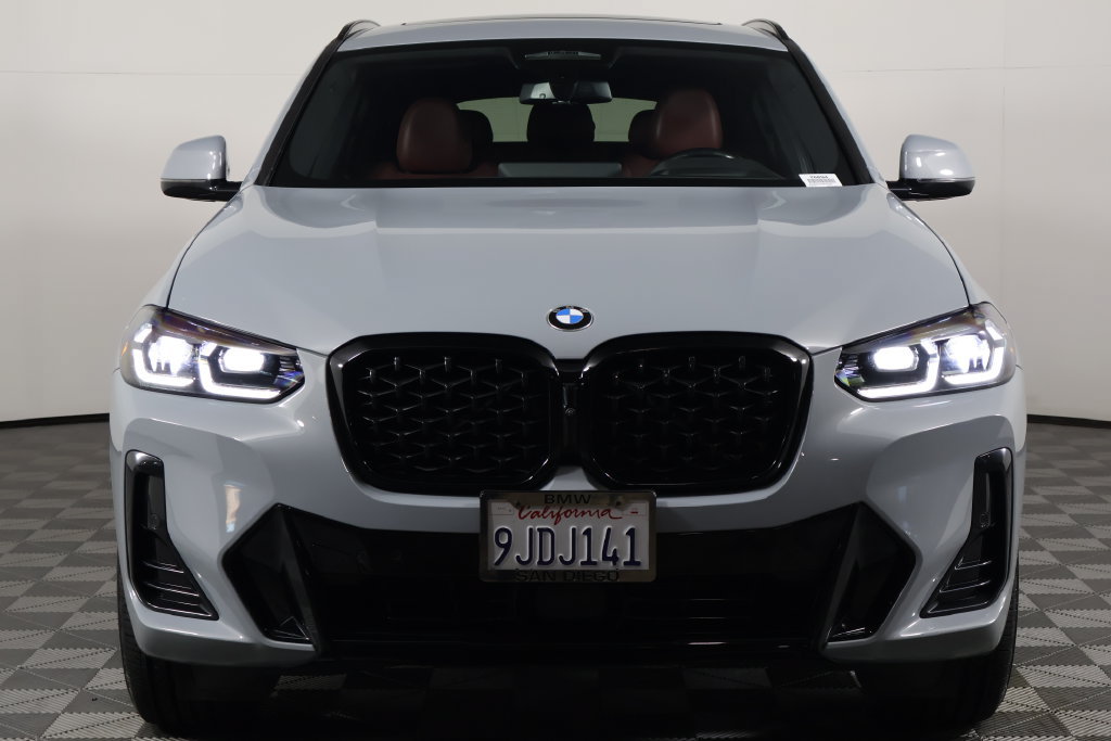 Used 2024 BMW X4 xDrive30i w/ Premium Package AWD/4WD image 2