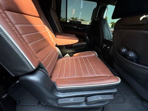Used 2024 GMC Yukon XL Denali Ultimate AWD/4WD image 5