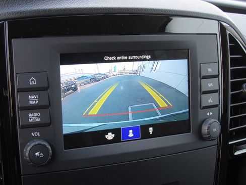 Used 2023 Mercedes-Benz Metris Passenger image 28