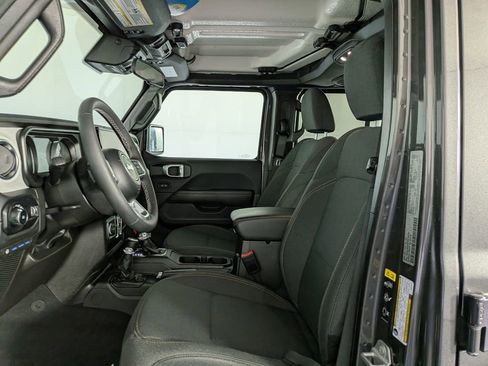 Certified 2025 Jeep Wrangler Unlimited Sahara image 19