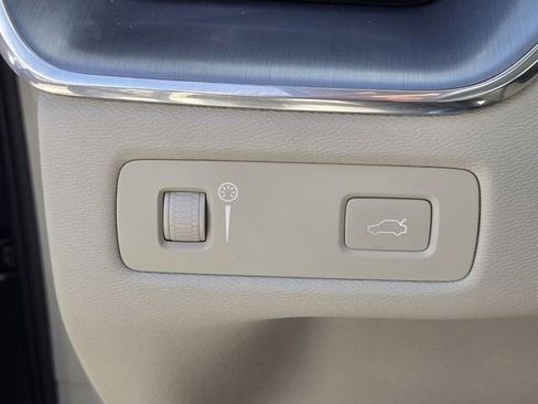 Used 2020 Volvo XC60 T5 Momentum w/ Protection Package Premier image 23