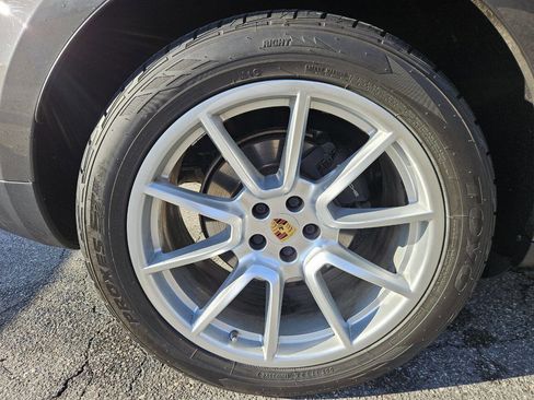 Used 2018 Porsche Macan image 29