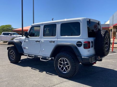 Used 2025 Jeep Wrangler Unlimited Rubicon w/ Convenience Group image 7