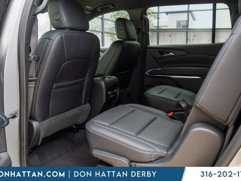 Used 2025 Chevrolet Traverse LT AWD/4WD image 14