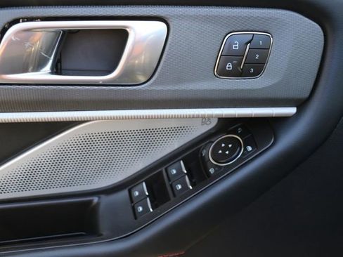 Used 2025 Ford Explorer ST image 18