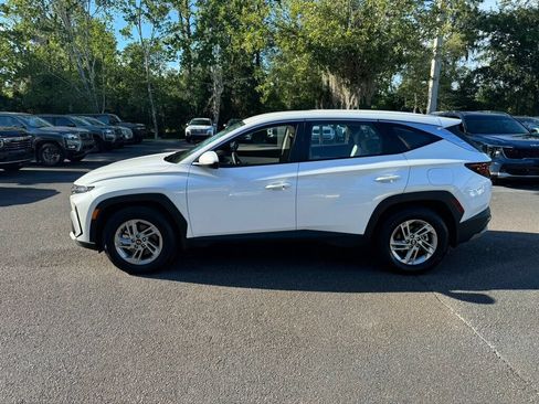 Used 2025 Hyundai Tucson SE FWD image 2