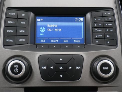 Used 2018 Ford Taurus SE image 17