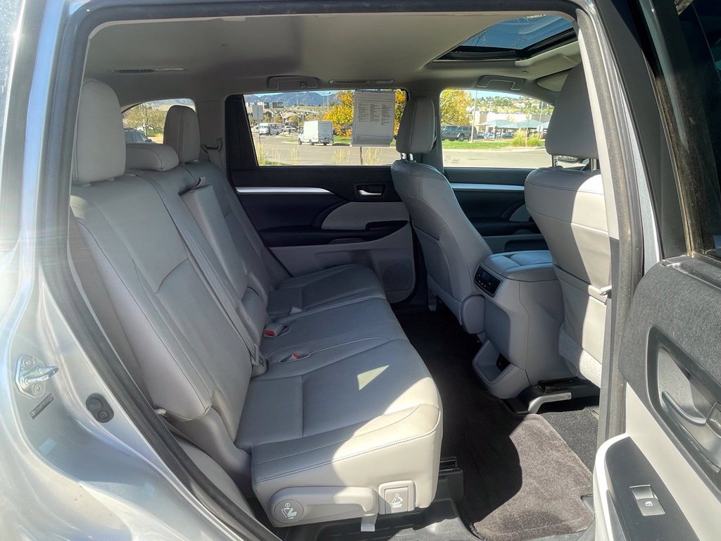 Used 2014 Toyota Highlander XLE AWD/4WD image 31
