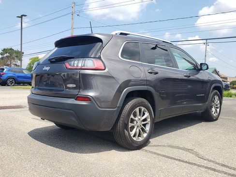 Used 2019 Jeep Cherokee Latitude Plus w/ Cold Weather Group AWD/4WD image 3