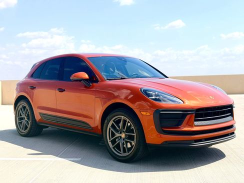 Used 2022 Porsche Macan AWD/4WD image 2