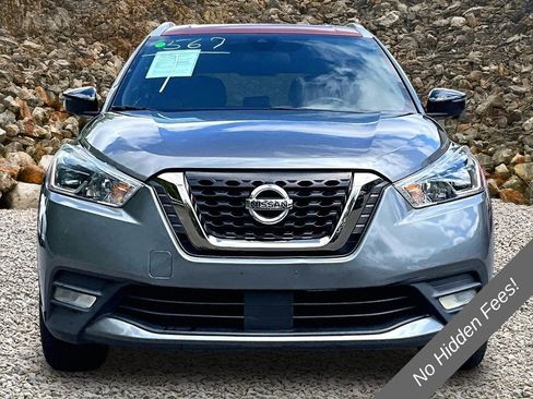 Used 2020 Nissan Kicks SR w/ SR Premium Package FWD image 3