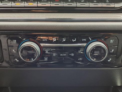 Used 2024 Chevrolet Silverado 1500 ZR2 image 13