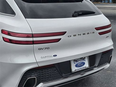 Used 2022 Genesis GV70 2.5T w/ Advanced Package image 14