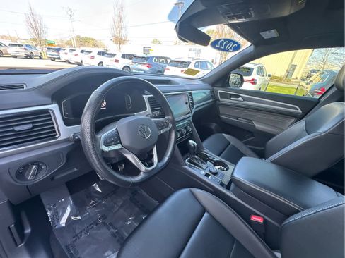 Used 2022 Volkswagen Atlas Cross Sport SEL R-Line AWD/4WD image 11
