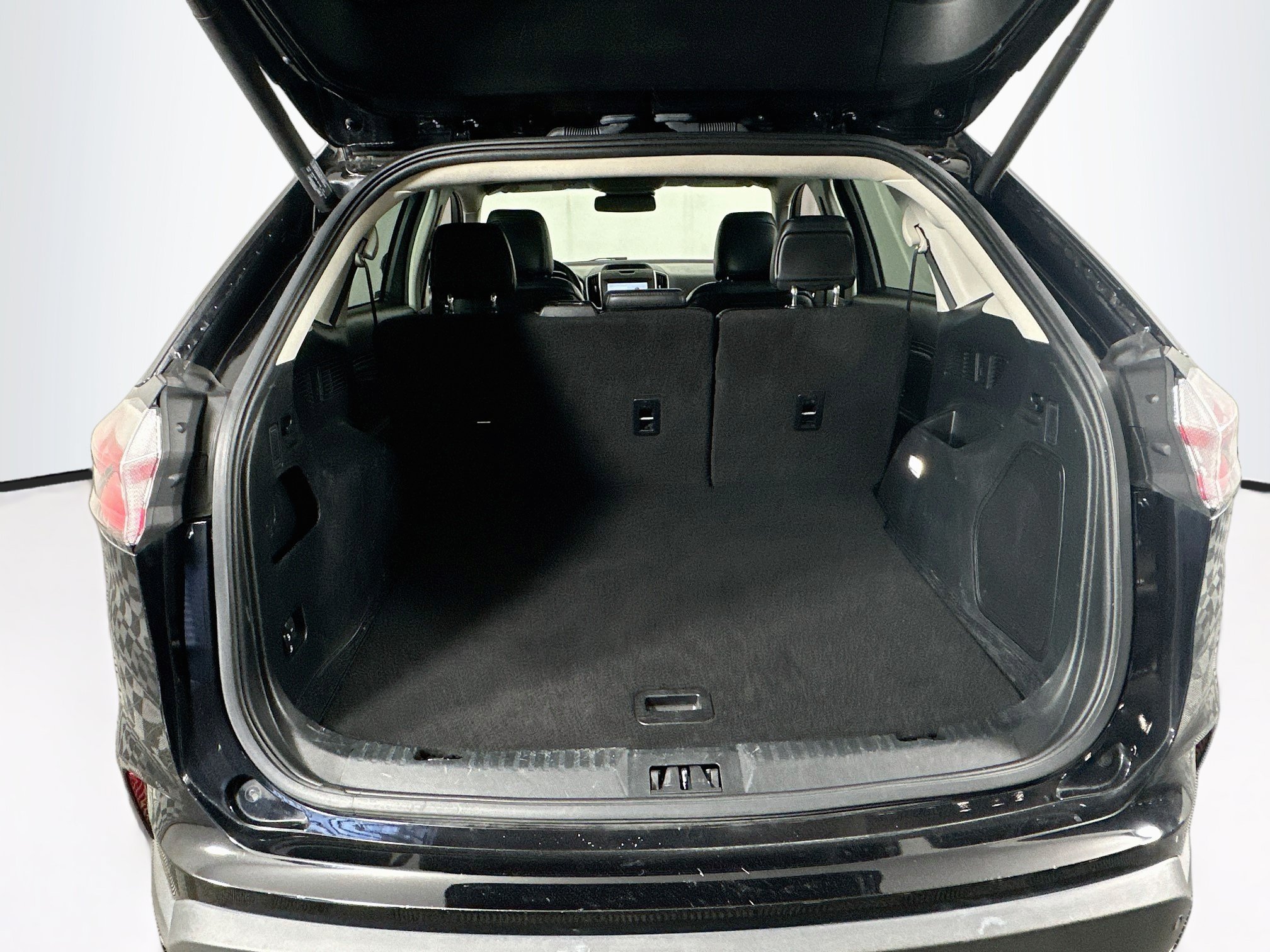 Used 2020 Ford Edge Titanium FWD image 27