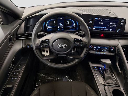 Used 2025 Hyundai Elantra Sport FWD image 22